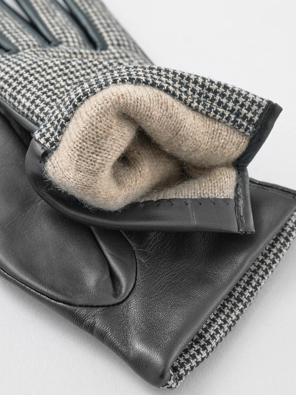 Arts-and-Science-combi-glove-black-amarees