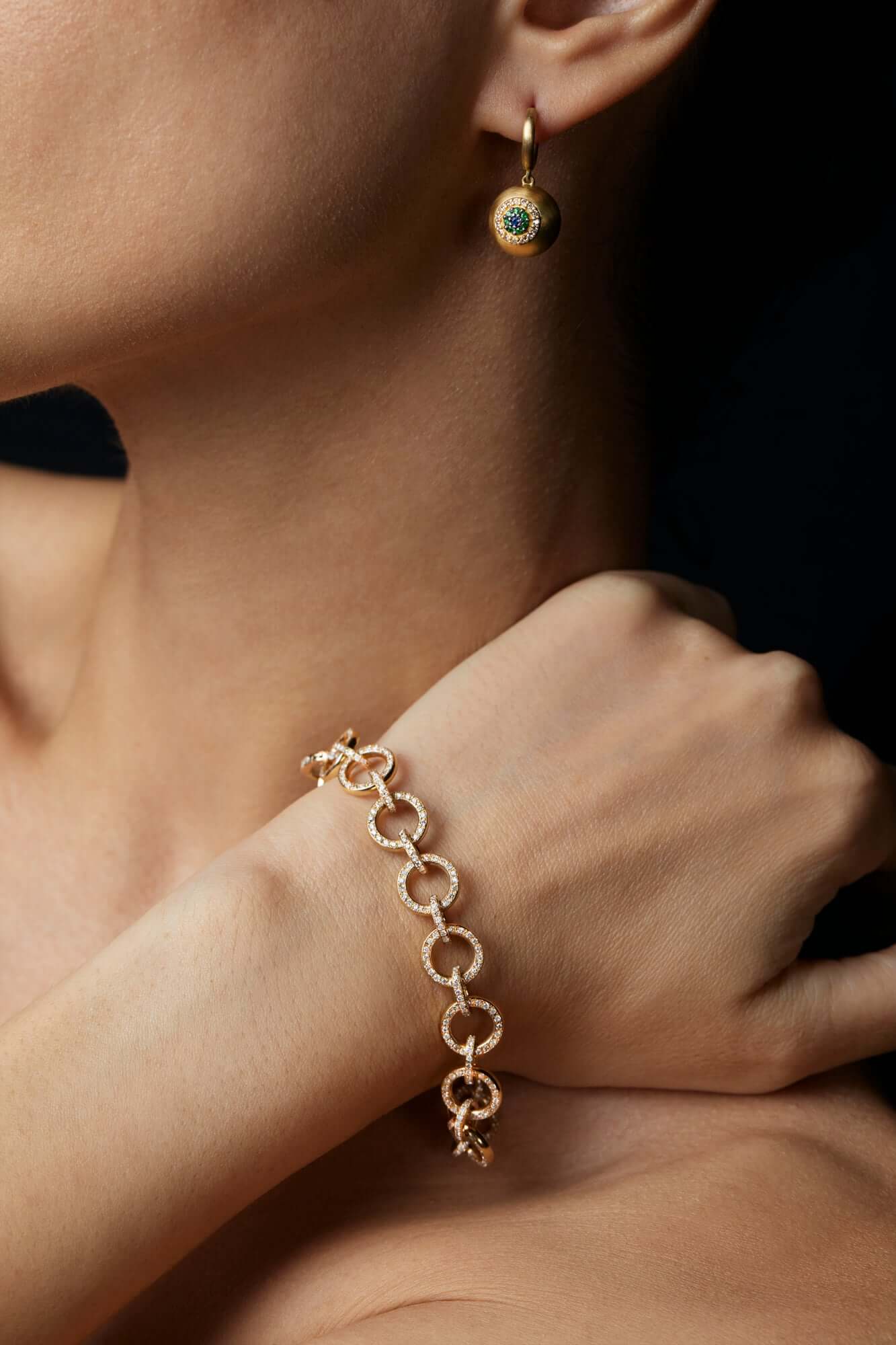Ileana-Makri-18K-Yellow-Gold-Round-Link-Diamond-Bracelet-Amarees