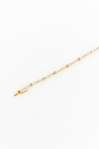 Ileana-Makri-18K-Yellow-Gold-Diamond-Rivulet-Spread-Bracelet-Amarees