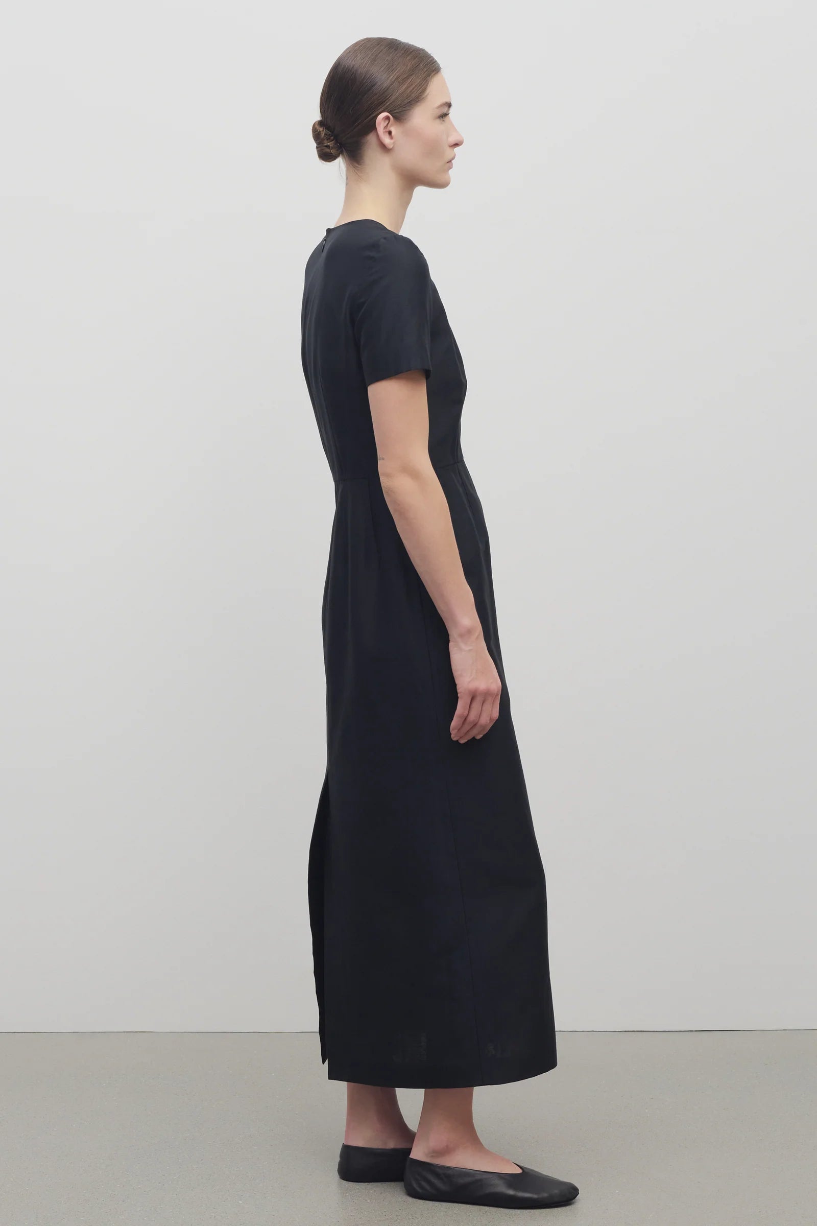 パーティードレス [The Row] Edmonia Dress in Cotton and Silk THE ROW Edmonia Short-Sleeve Cotton-Silk Midi Dress | Neiman