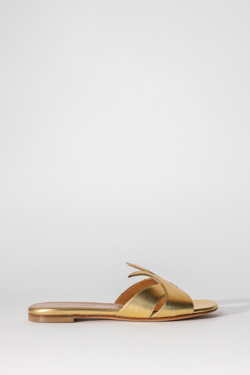 Leandra Flat in Gold