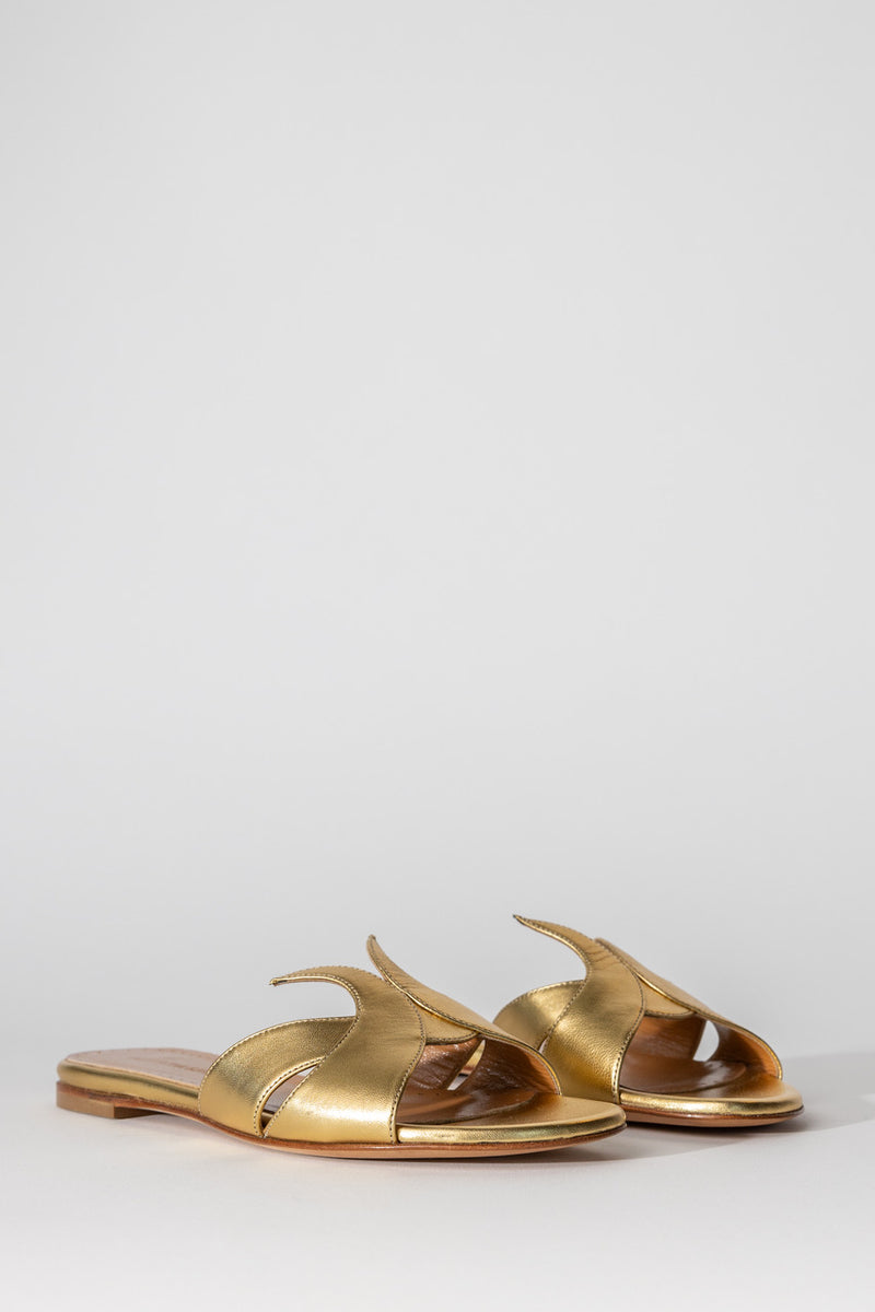 Leandra Flat in Gold