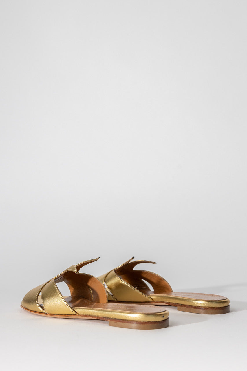 Leandra Flat in Gold