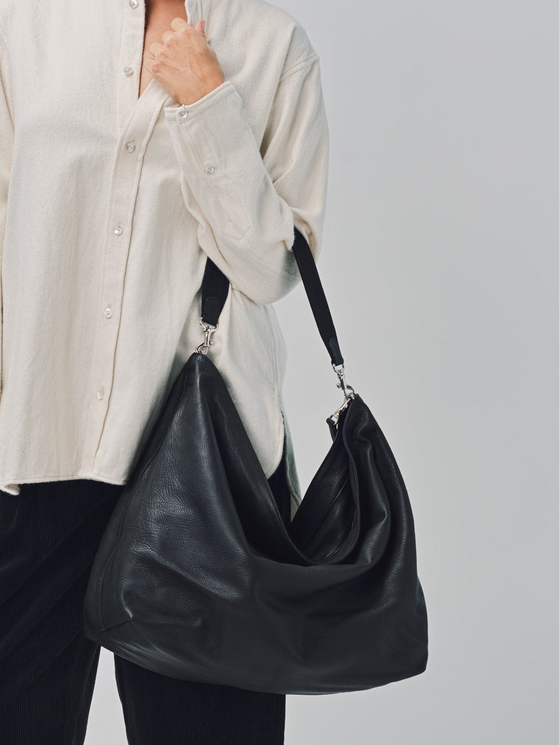 Arts & Science Zipper Laundry Shoulder Bag Black / One Size