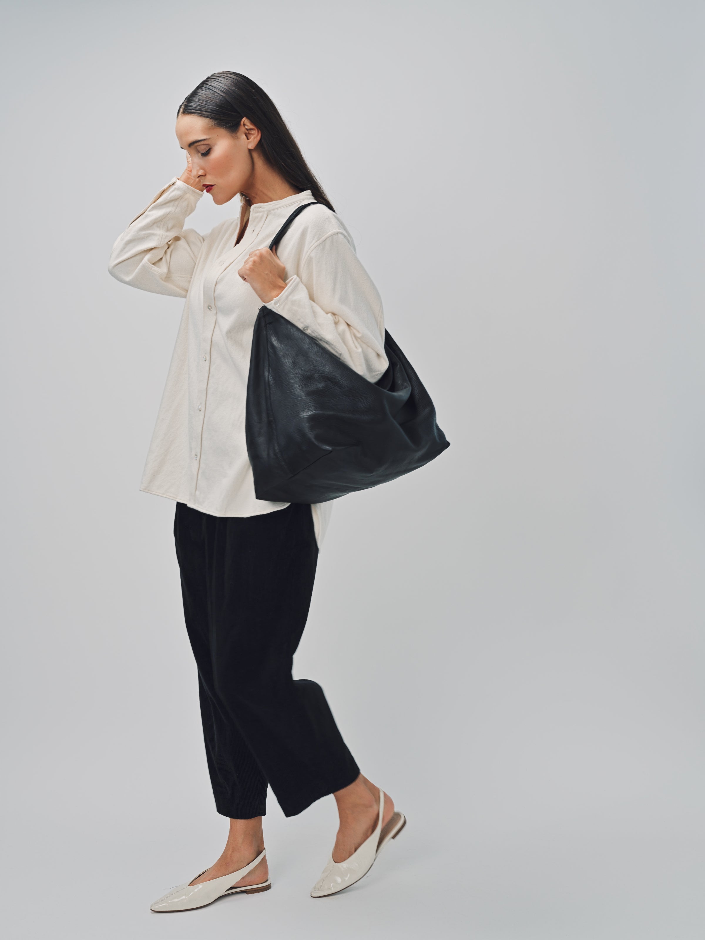 Arts & Science Zipper Laundry Shoulder Bag Black / One Size