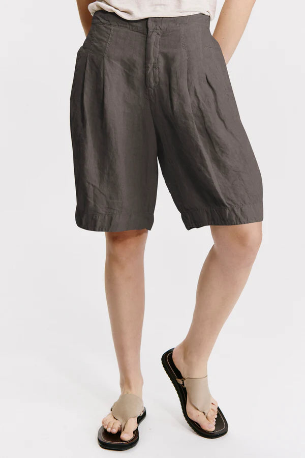 Linen shorts with elastic