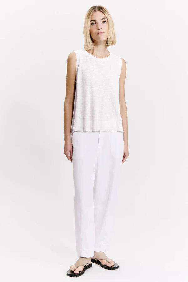 Wide-shouldered comfort fit tank top - White