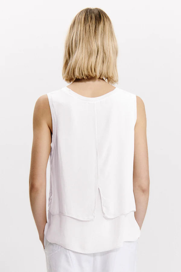 Wide-shouldered comfort fit tank top - White