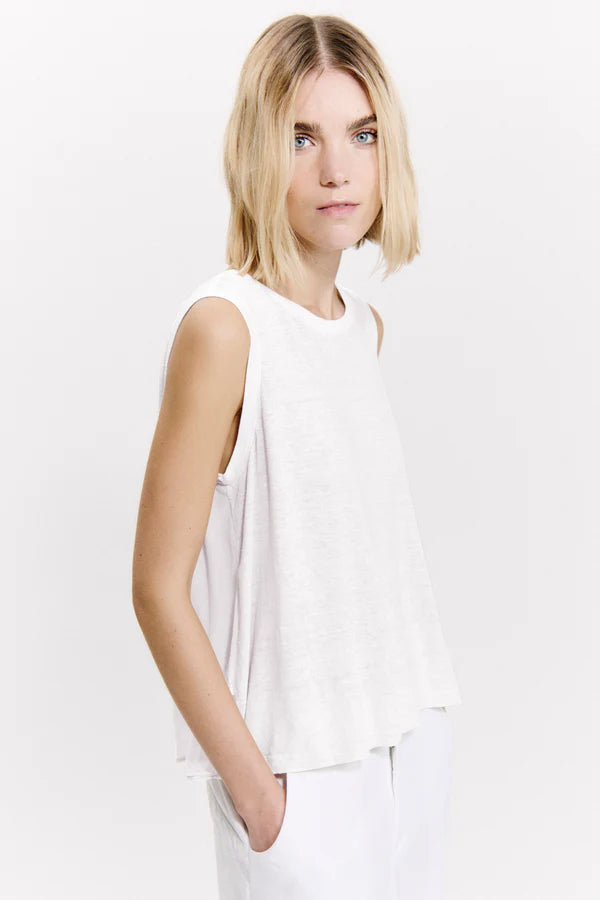 Wide-shouldered comfort fit tank top - White