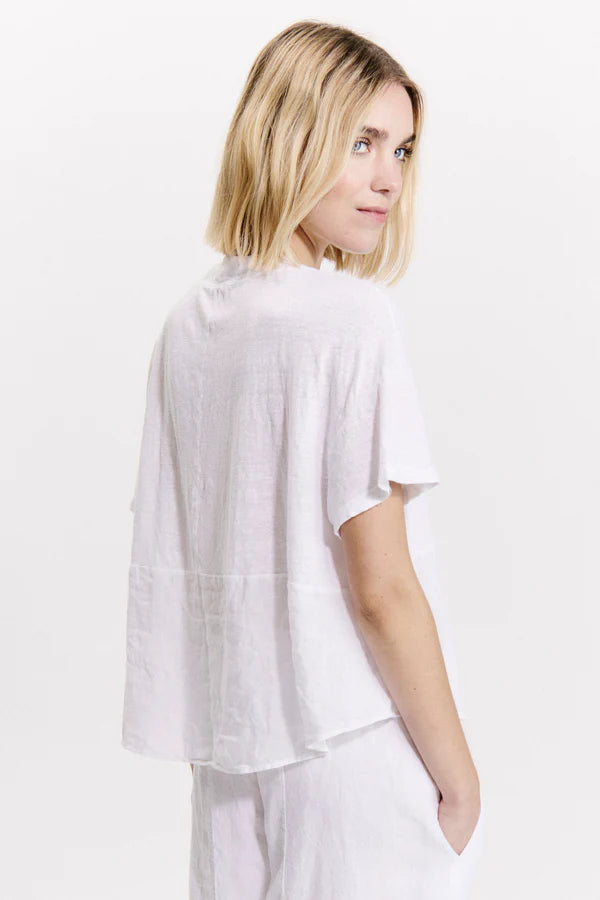 Round-neck, half-sleeved t-shirt