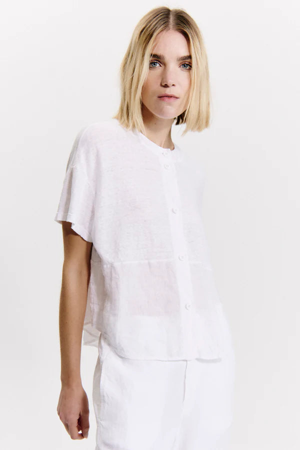 Round-neck, half-sleeved t-shirt