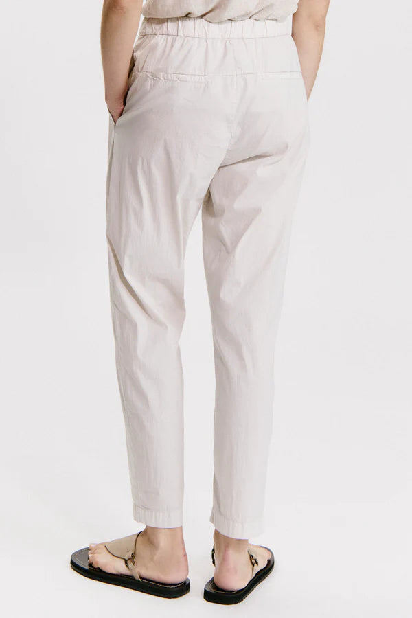 Comfort fit trousers with elastic in stretch cotton poplin