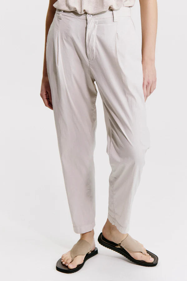 Comfort fit trousers with elastic in stretch cotton poplin