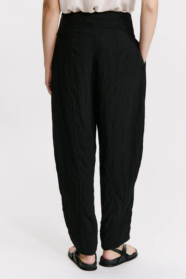 Wide-fitting trousers with high basque in viscose embossed effect