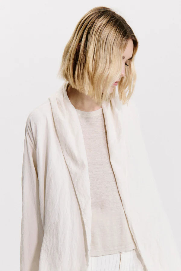 Double layered over jacket in silk blend with shawl collar and rounded bottom