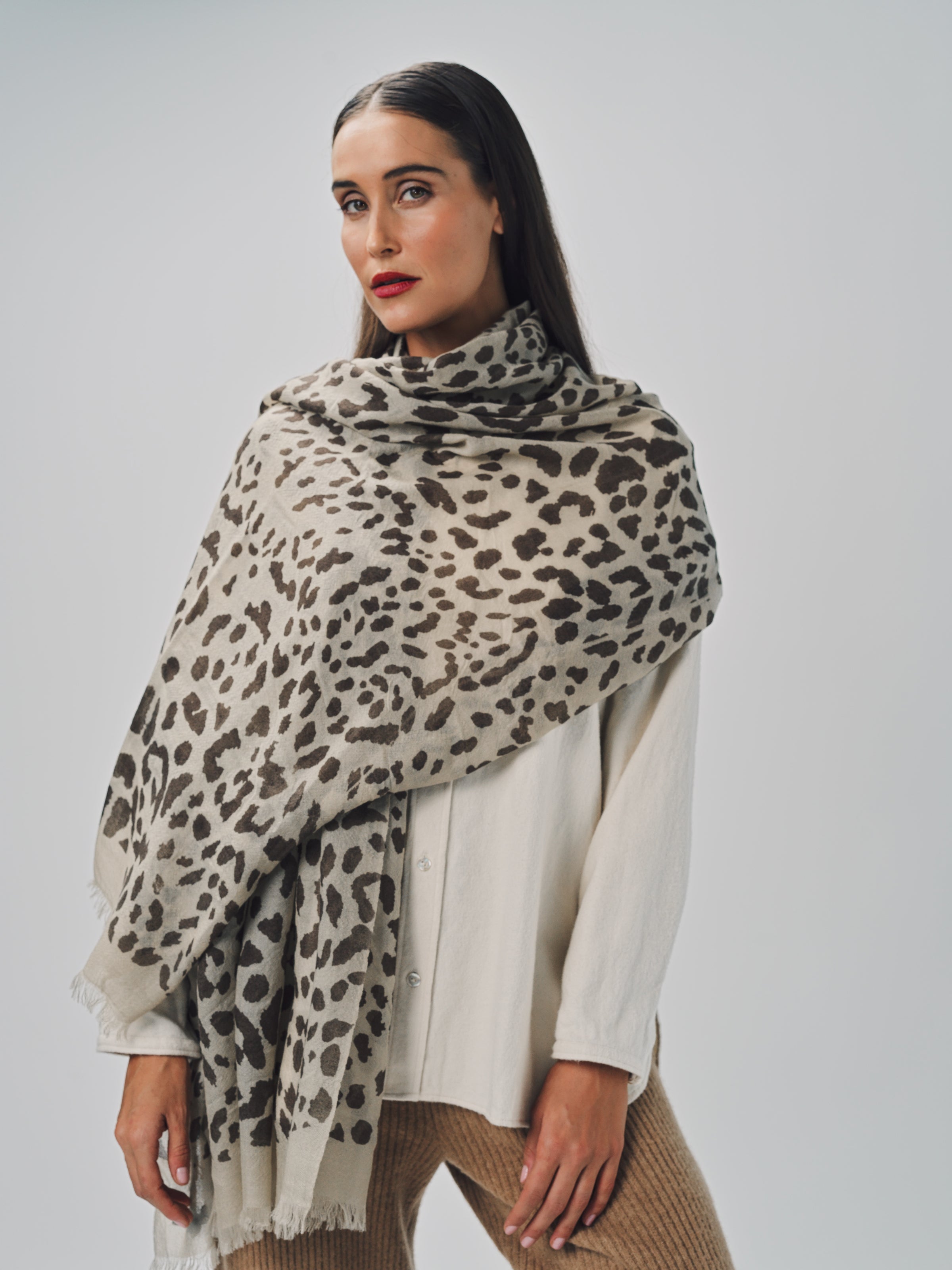 Denis Colomb Cheetah Toosh Shawl Fog/Shitake / One size