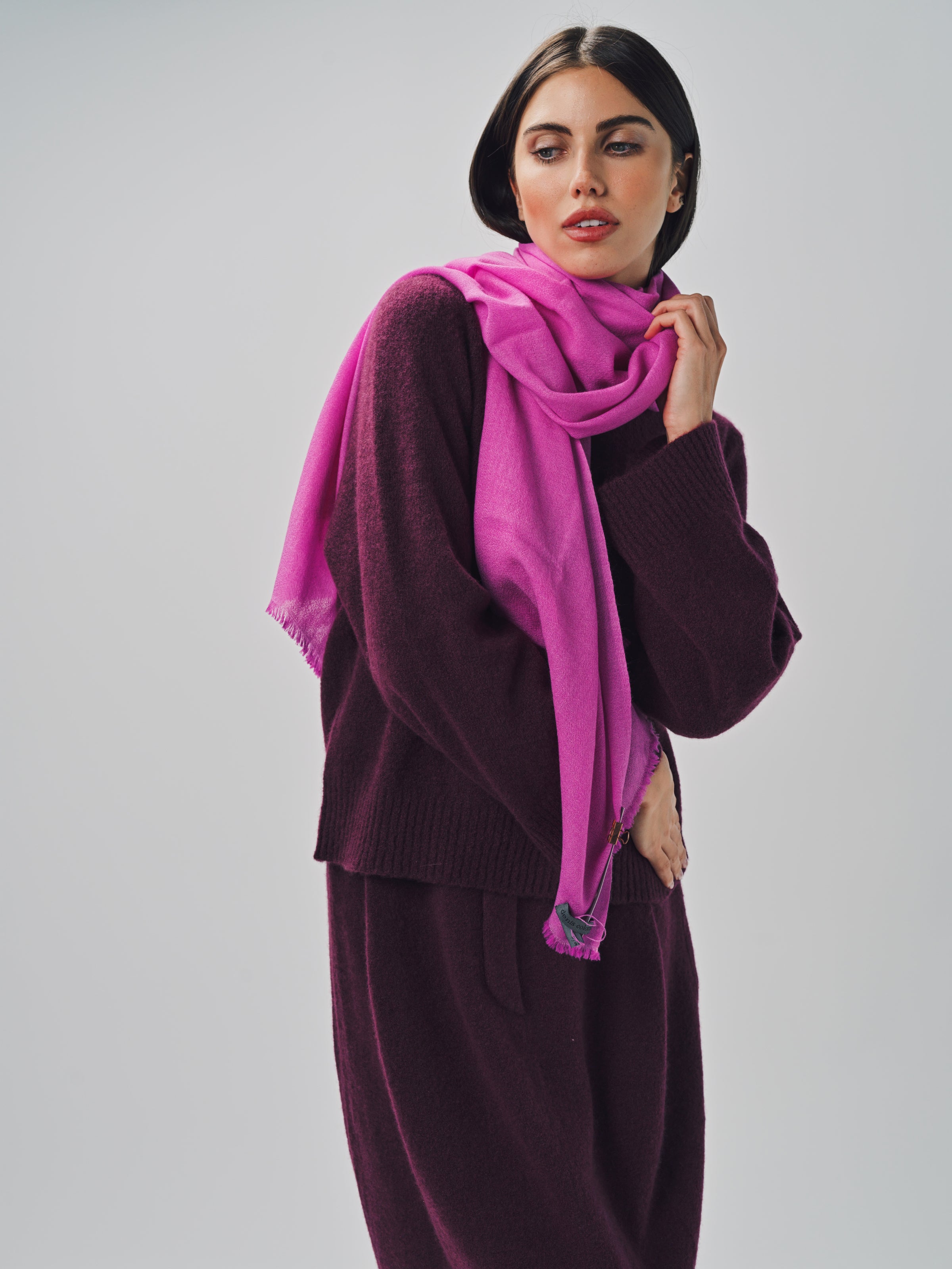 Denis Colomb Lunga Ta Stole Shocking Pink / One size