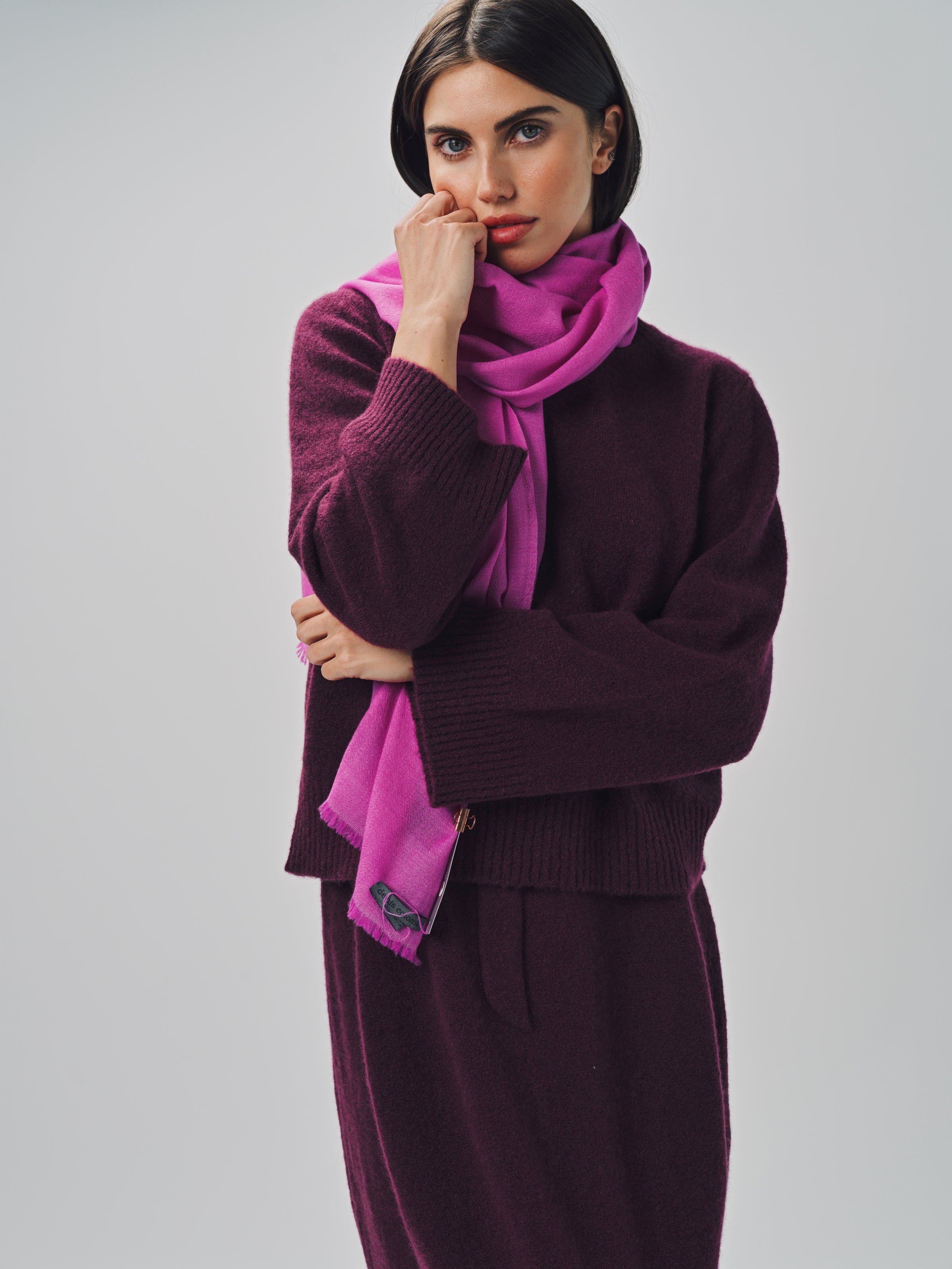 Denis Colomb Lunga Ta Stole Shocking Pink / One size