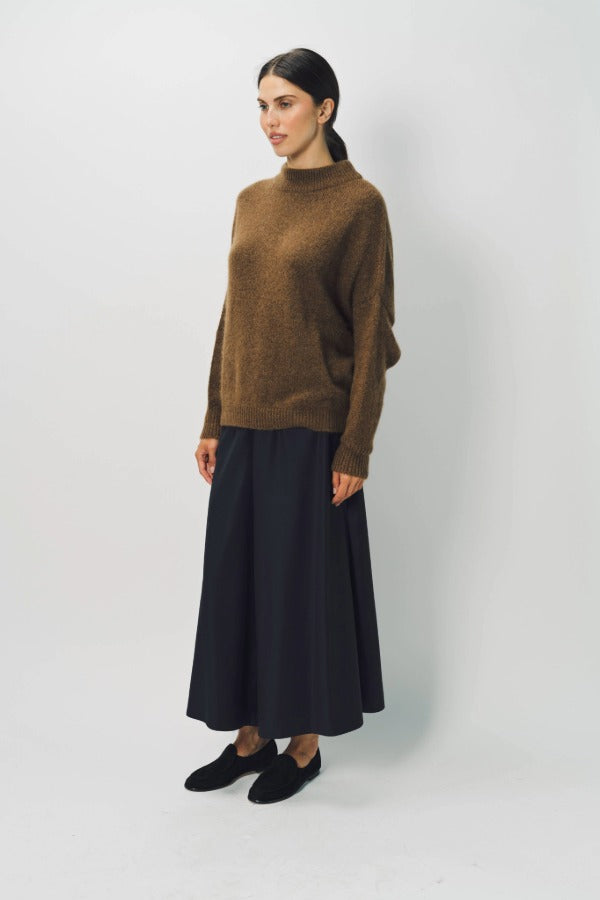 Front slanted view of palissandro cn kimono sleeve sweater on model wearing navy pants, against a white background.
