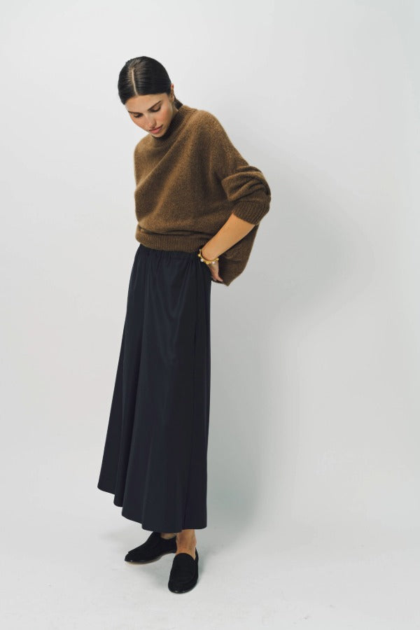 Side view of palissandro cn kimono sleeve sweater on model wearing navy pants, against a white background.