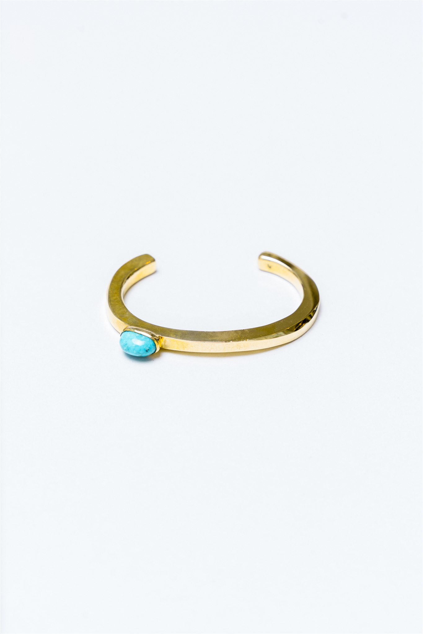 Lisa-Eisner-Jewelry-Turquoise-Side-Bangle-Amarees