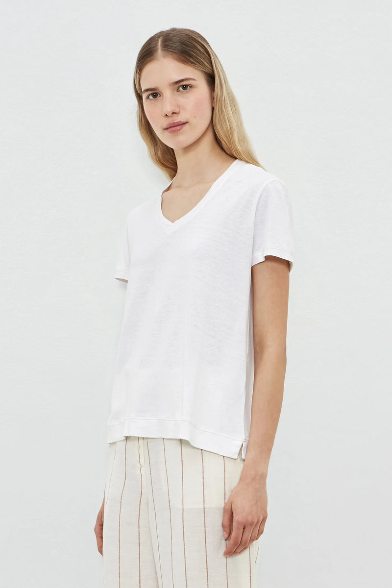 Flores V-Neck T-Shirt