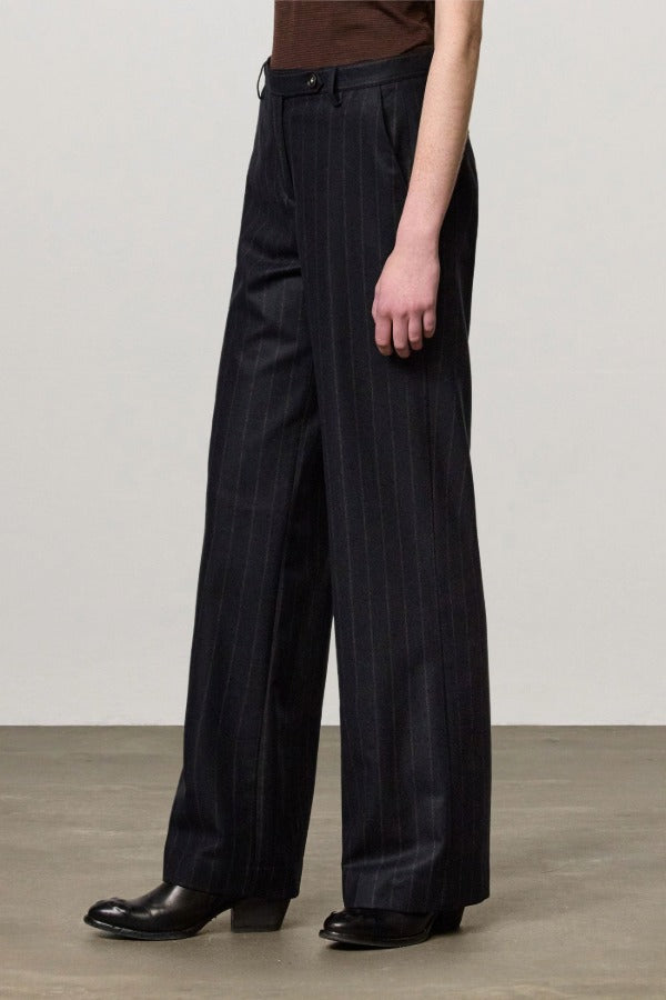 Side view of blu lamna trouser on model wearing brown top and boots, against a white backgorund.