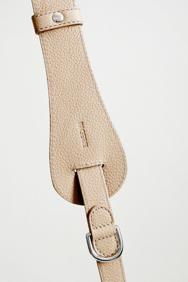 Leash details of sand tascher leash on white background, with no model shown.