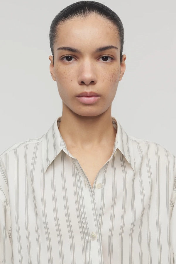 Front closeup view of grey stripe on model, against a white background.