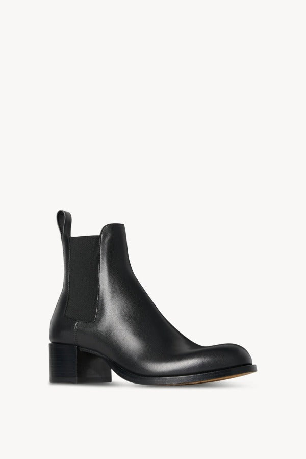 Right slanted view of black nobilis boot on white background, with no model shown.