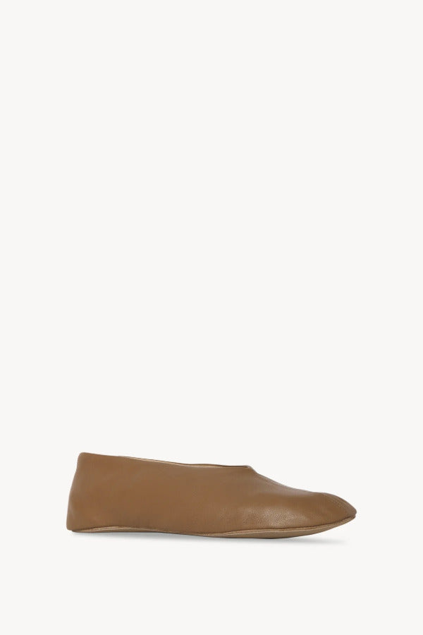 Front slanted view of mud stella slipper on white background, with no model shown.