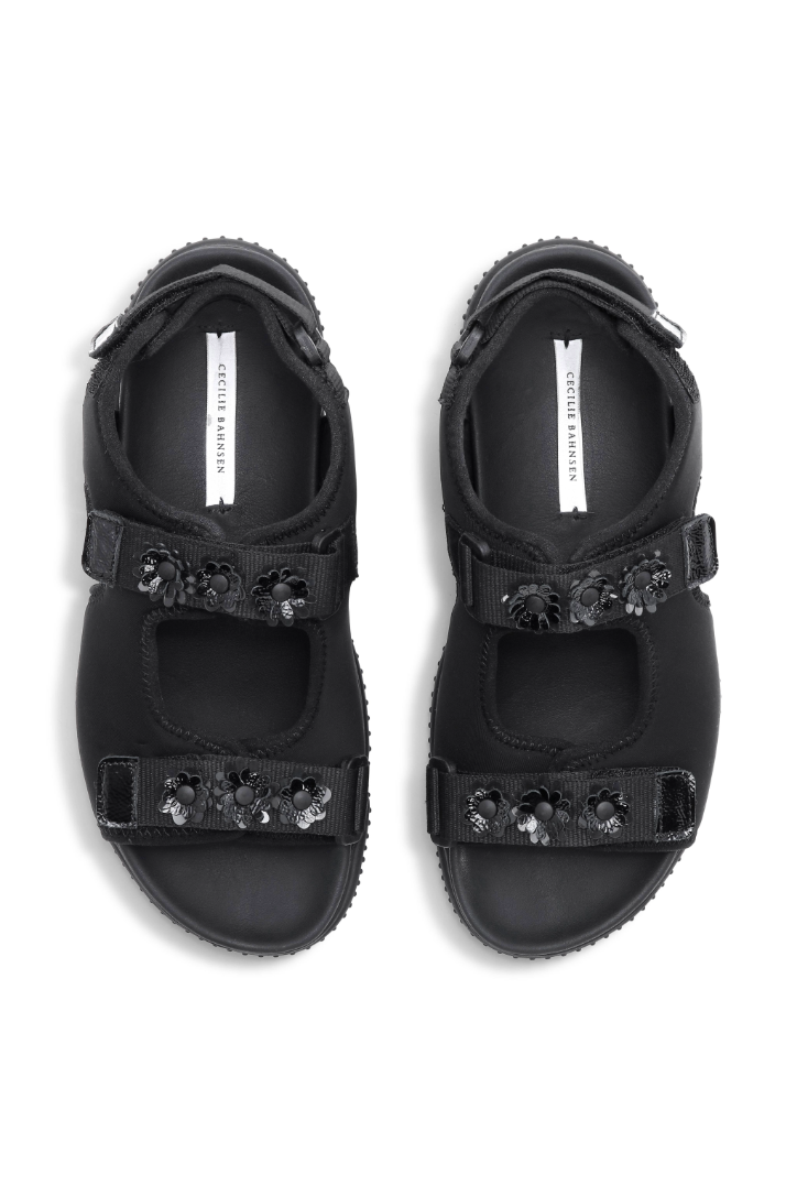 Valeria Sandal