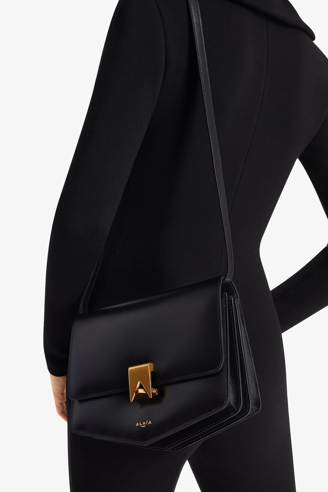 alaia-le-papa-box-bag-black-amarees