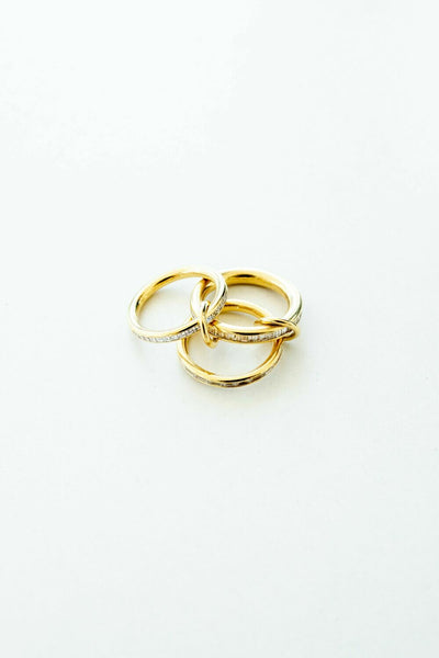 Spinelli-Kilcollin-manava-set-of-three-18k-yellow-gold-and-diamond-rings-amarees