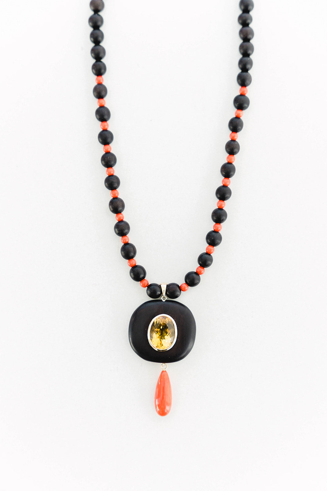 Haute-Victoire-16”-18K-Yellow-Gold-Necklace-with-Ebony-Citrine-and-Mediterranean-Coral-Amarees