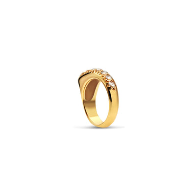 Jovana-Djuric-18k-small-crescent-ring-with-diamonds-amarees