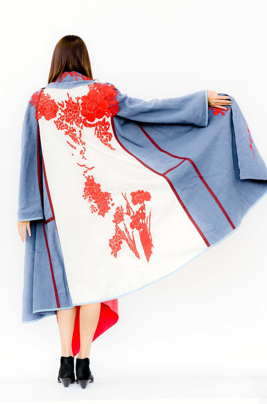Kimabaya-Japanese-Flowers-embroided-kimono-amarees