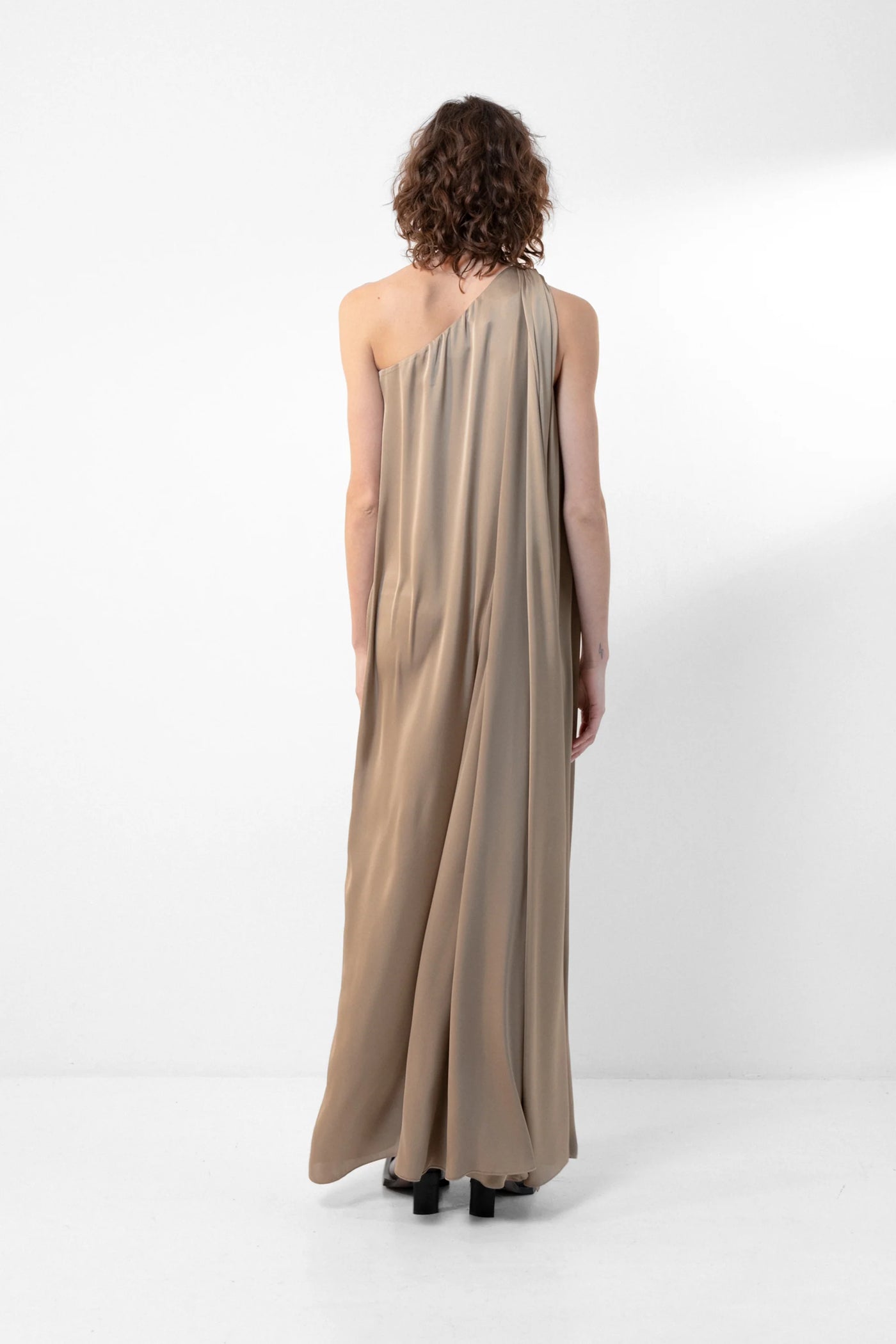 MRK-asymmetrical-long-dress-beige-amarees